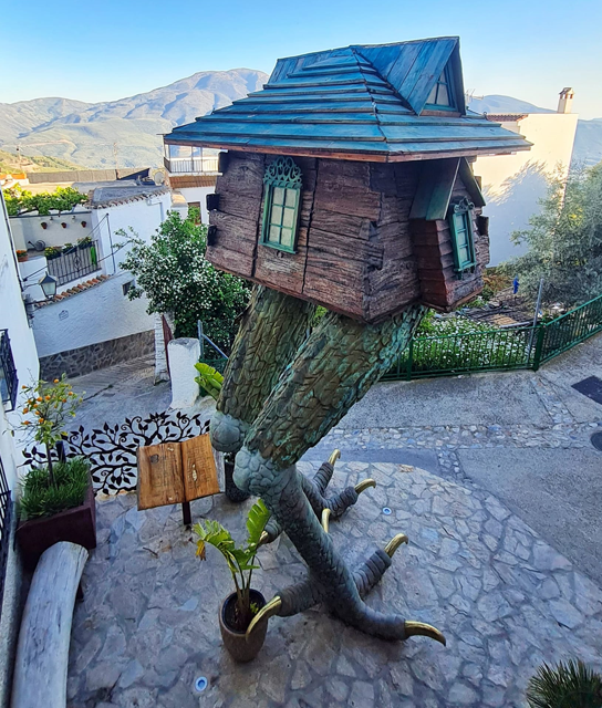 casa-baba-yaga-trasera